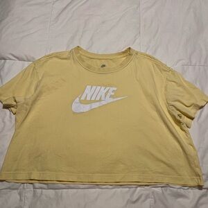 Nike Women's Butter Yellow Relaxed Fit Short Sleeve Crop Top Size XLarge